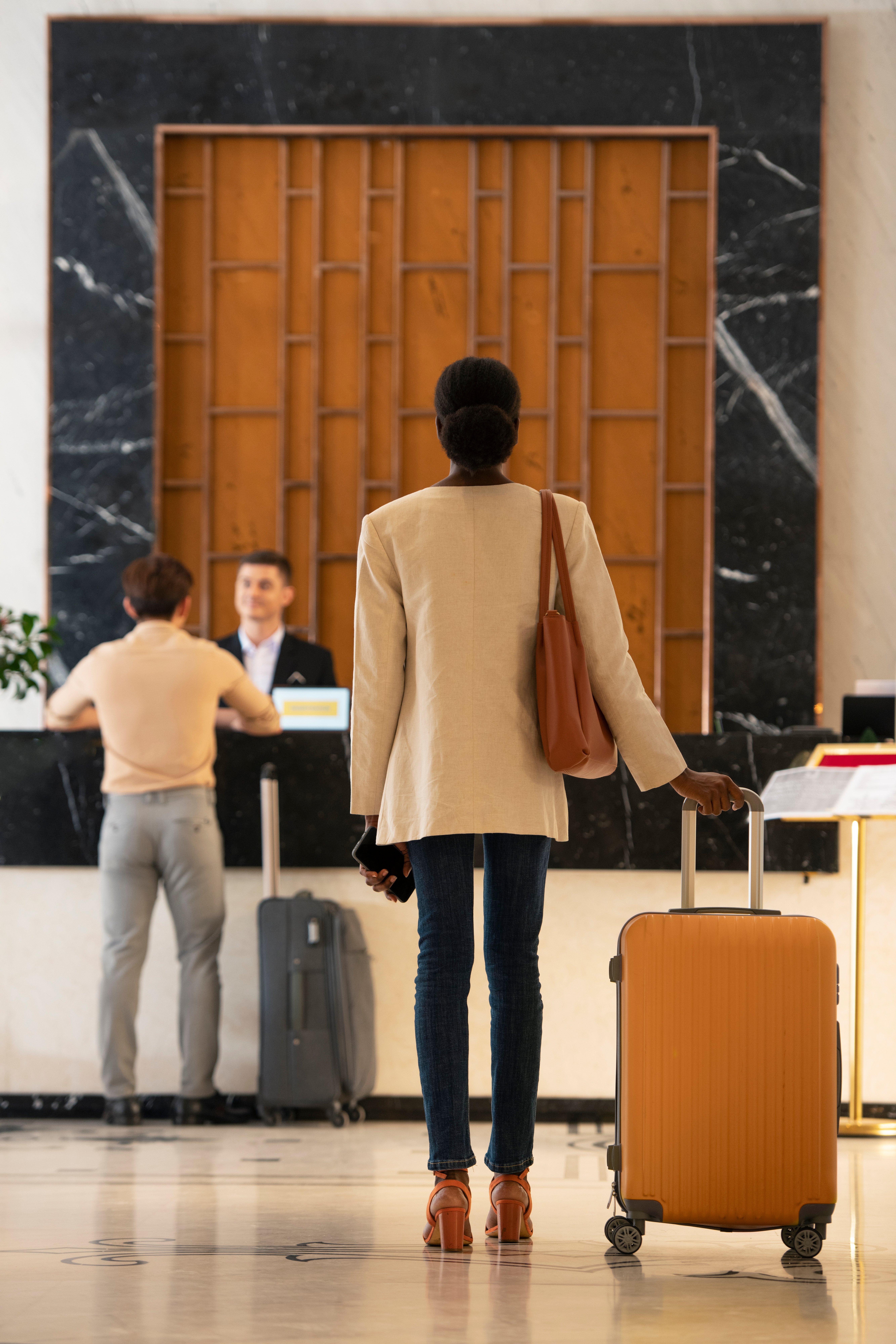 hotel-receptionist-work